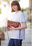 Фото Кожаная плетеная женская сумка Пазл S светло-коричневая Krast